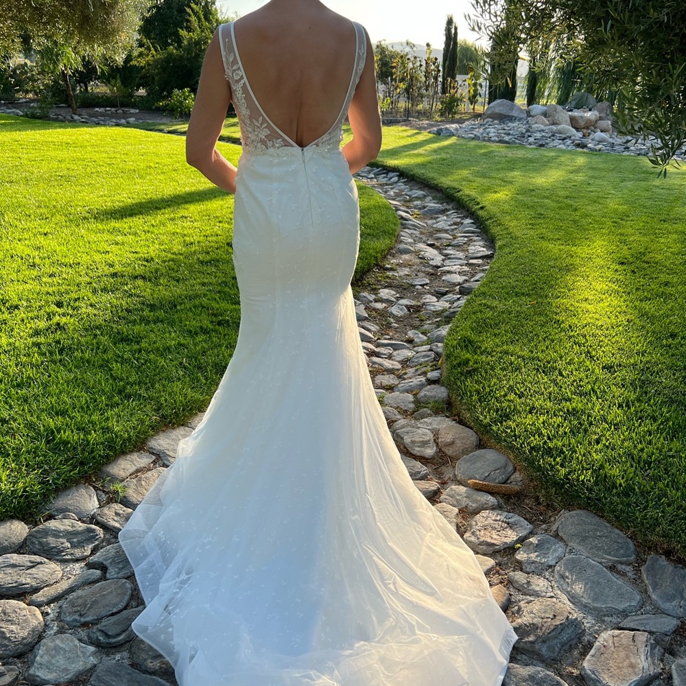 Elegant White Lace Wedding Dress